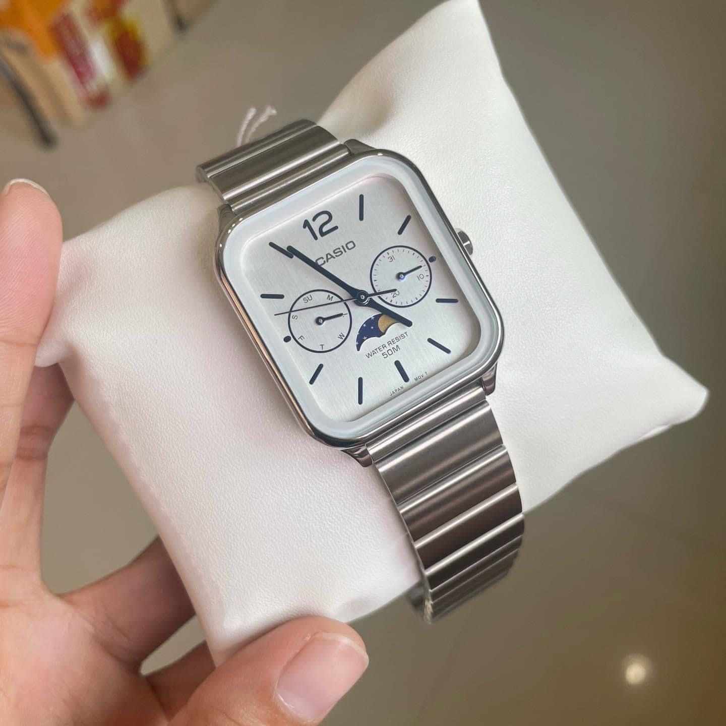 CASIO VINTAGE MOON WATCH